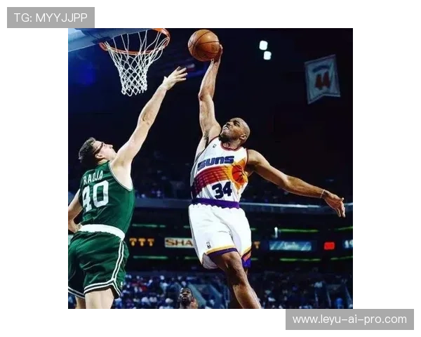 巴克利内线强攻改变防守布局，对比同期大前锋凸显独特得分结构