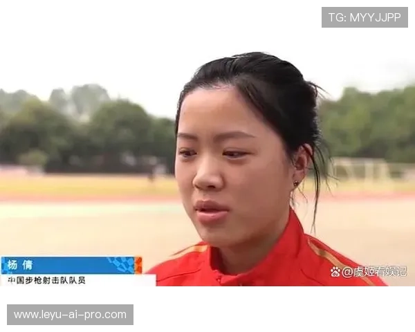 杨倩训练完顺手拿个奥运金牌，回家还能辅导弟弟写作业？