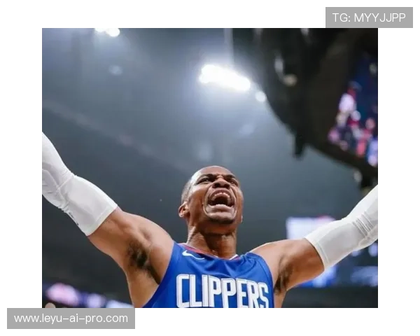 威斯布鲁克关键时刻突破表现明显优于队友提升球队进攻节奏