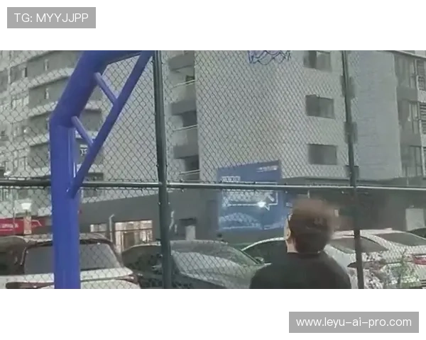 球卡在篮筐上是什么规则？详解“球卡篮筐”判罚标准与处理方式